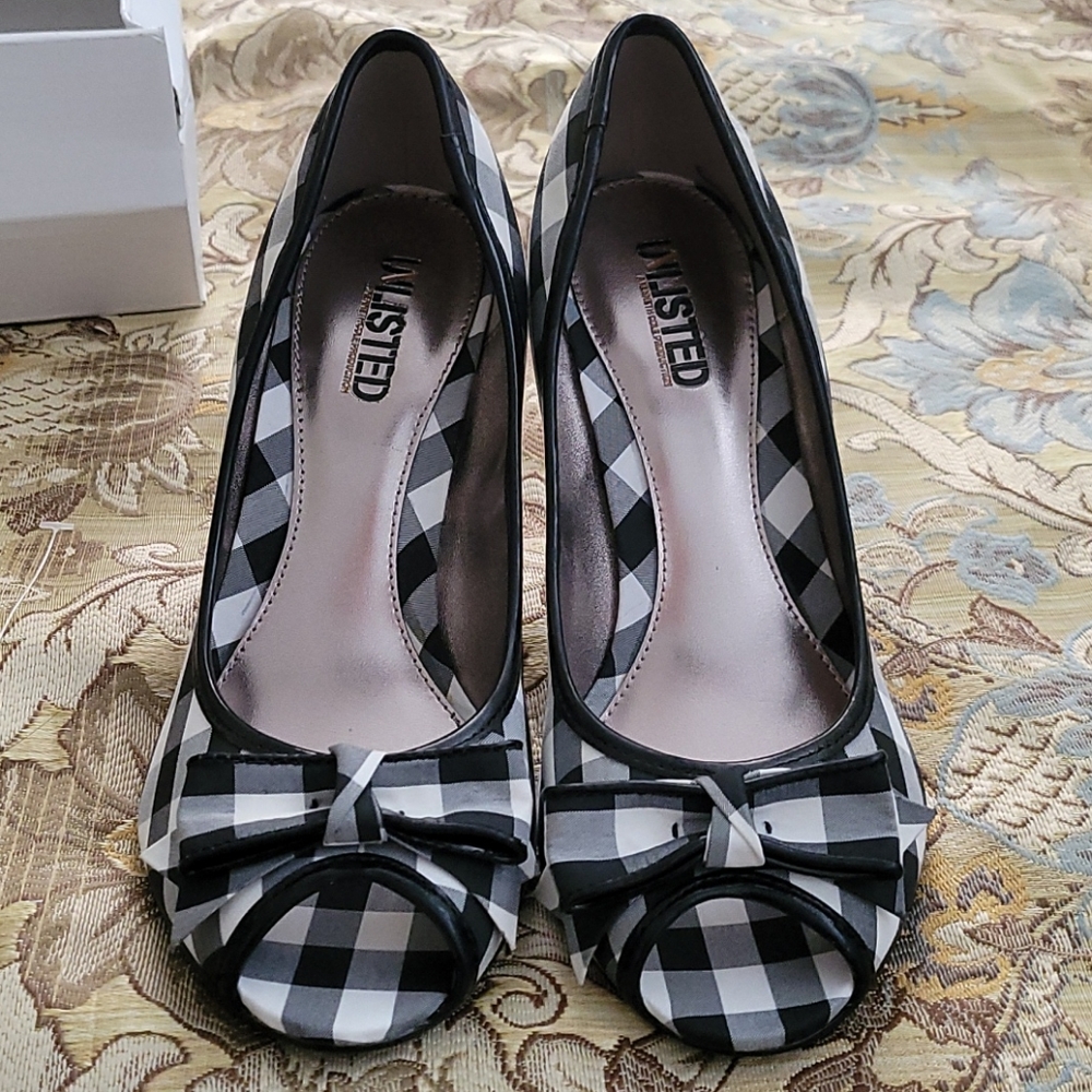 Unlisted peptoe heels